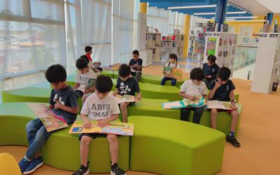 Activating the weekly reading class in the school library.تفعيل حصة المطالعة الأسبوعية في مكتبة المدرسة