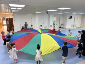 Parachute Fun -Collaborative Games in KG1