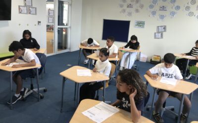 تنفيذ الاختبار القصير الأول للغة العربية في الصف الرابع